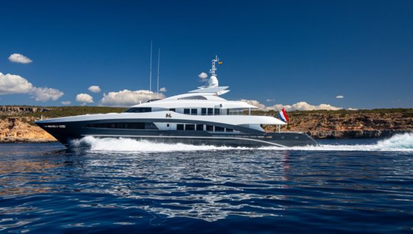 Beautiful brokerage Heesen 50-metre semi-displacement My Loyalty meets new owners!