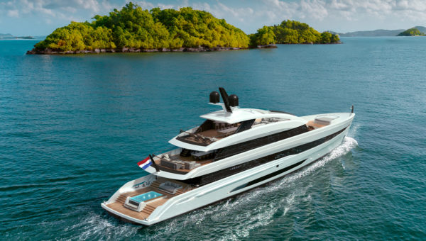 top luxury yacht manufacturers